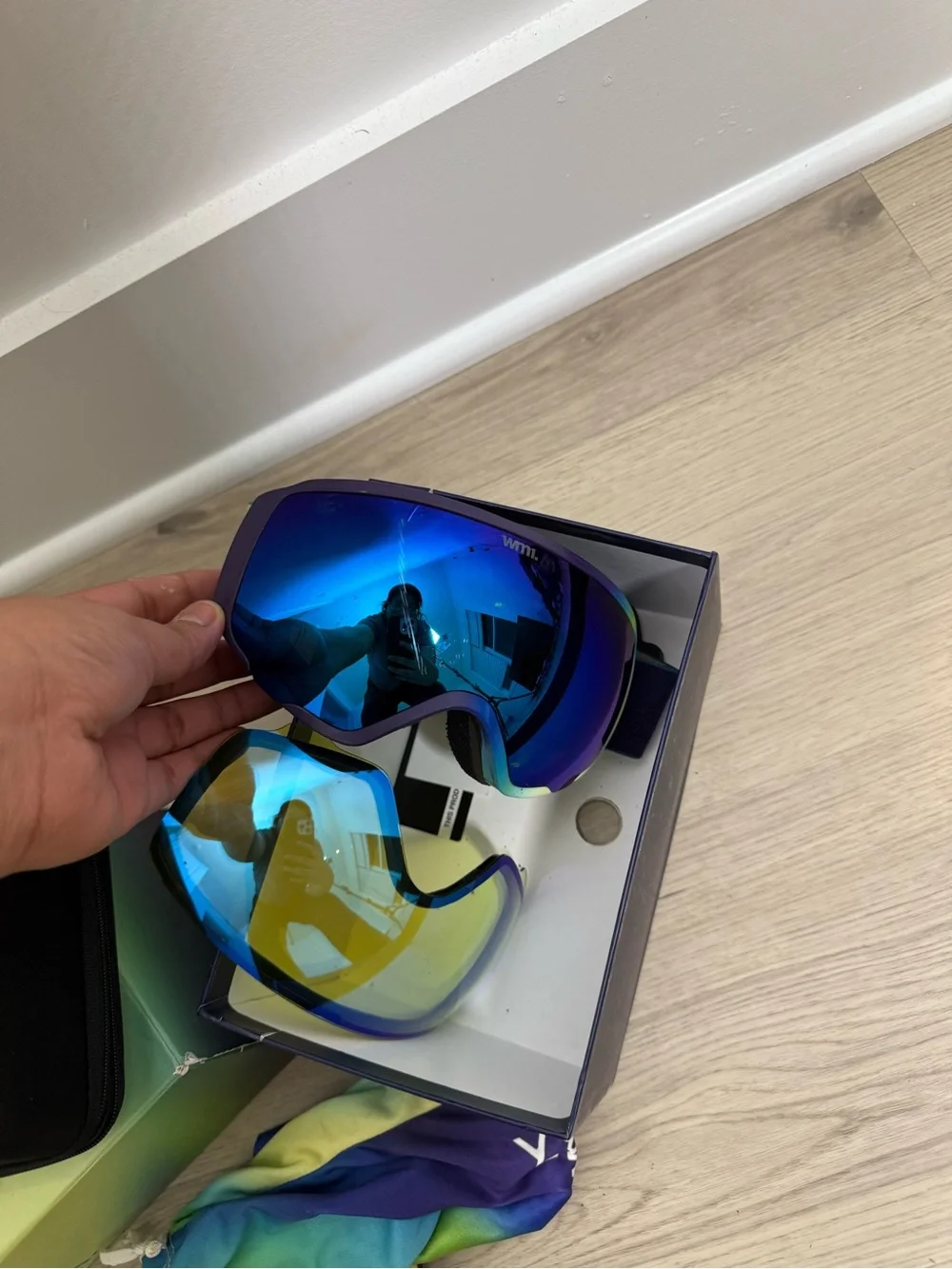 WM1 Ski Snowboard Goggles Blue Mirrored Lens + Extra Lens Case Box